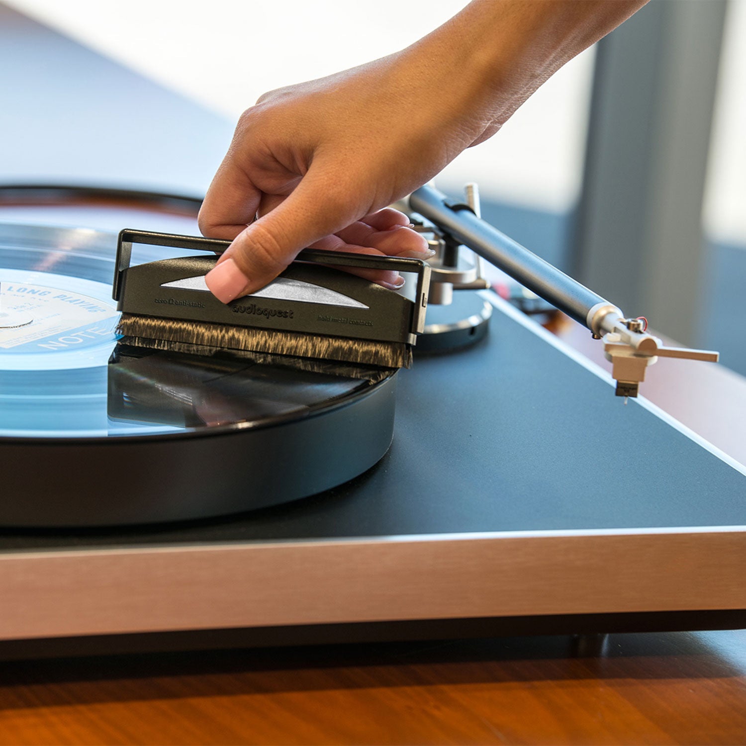 audioquest-brosse-antistatique-argent-e-disques-vinyles-carbone image 5
